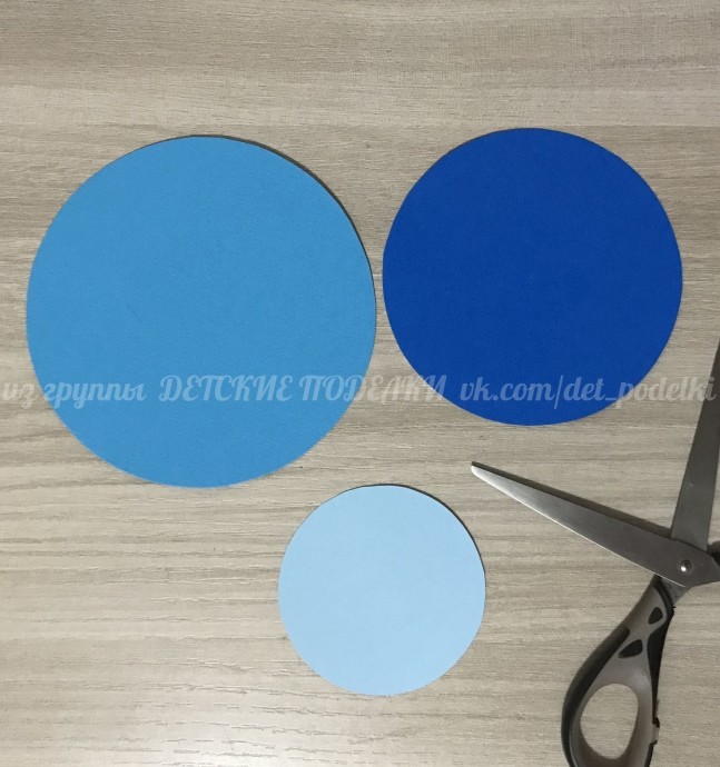 Зонтик в лужице