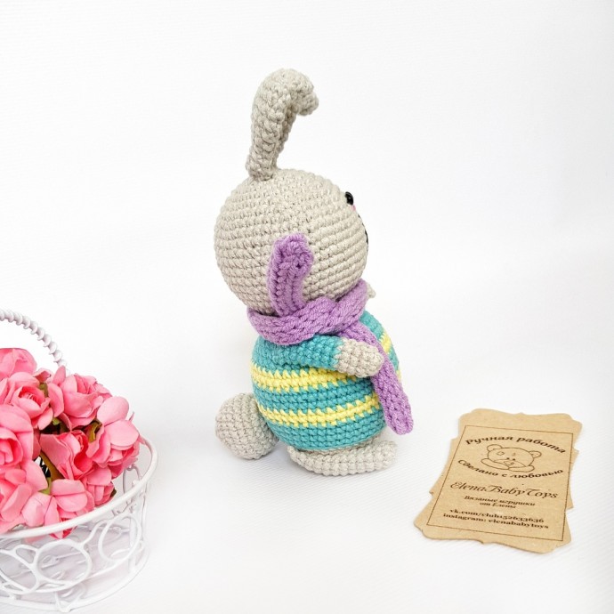 Вязаные зайка и котик