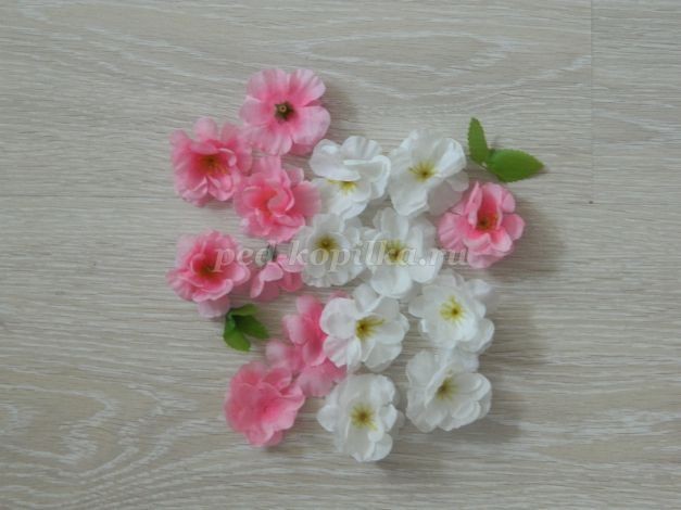 Цветочный мобиль детскими руками Цветочный мобиль детскими руками