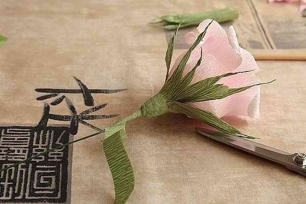 Розочка из гофрированной бумаги