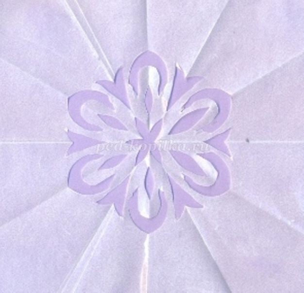 ​Рисуем невероятно красивую ёлочку белую на синем фоне: часть 3