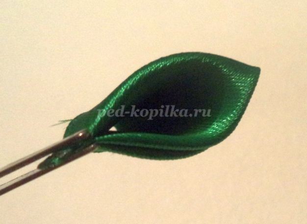 ​Лента для косы с цветами канзаши детскими руками: часть 2