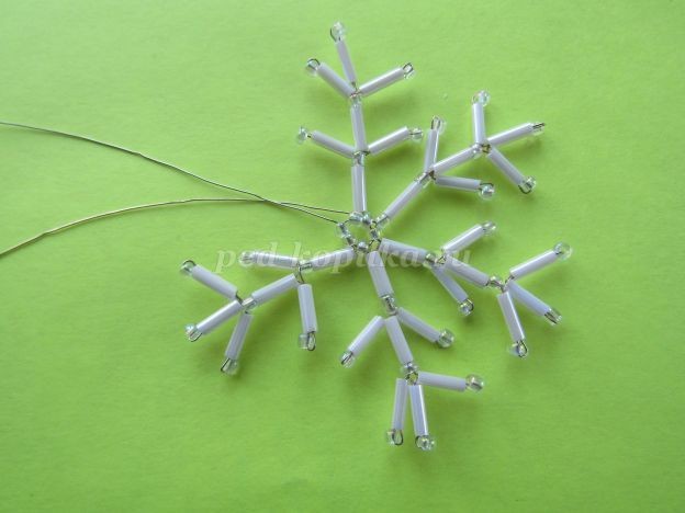 ​Снежинка из бисера и стекляруса: часть 2