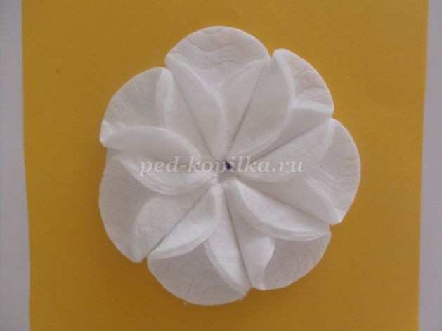 Цветок из ватных дисков