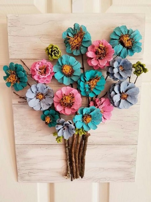 Натуральные панно из ярких шишек