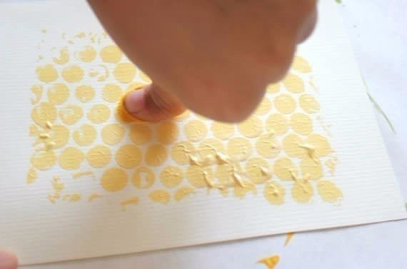 Рисуем пчелок с сотами