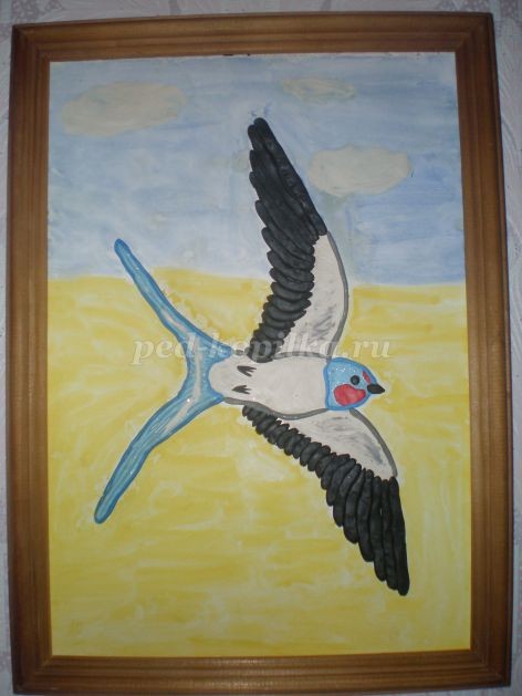 Ласточка из пластилина