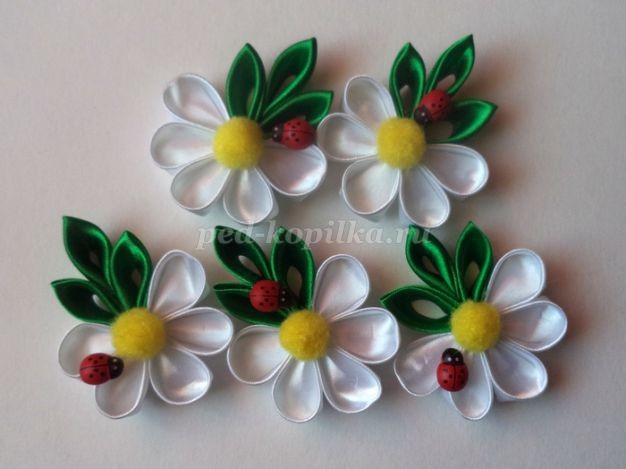 ​Лента для косы с цветами канзаши детскими руками: часть 3