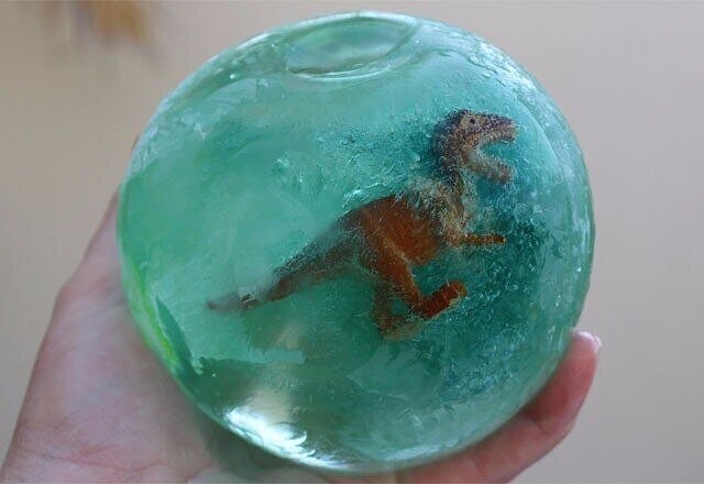 ​Восторженная детская забава: яйца динозавров