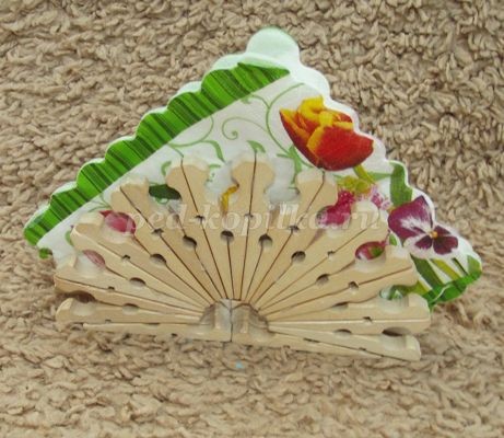 Салфетница из прищепок детскими руками: часть 2