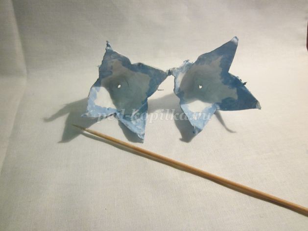 Цветочки в вазочке из бросового материала: часть 1