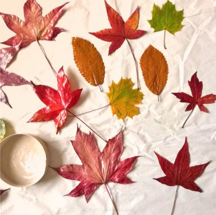 Лев с гривой из листьев Лев с гривой из листьев