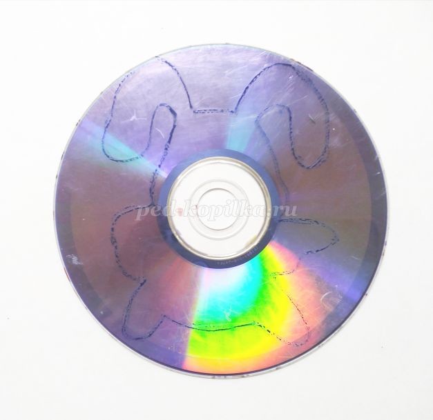 Пластилинография на диске: зайчик, часть 1