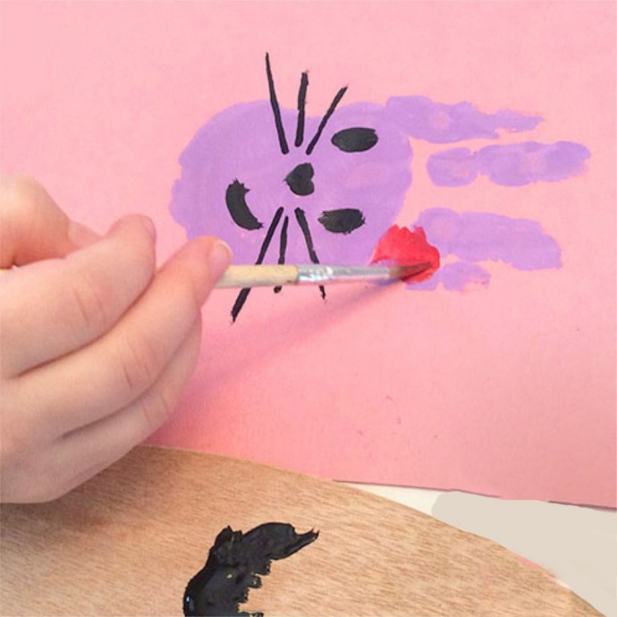 Рисуем с малышами зайчика ладошками