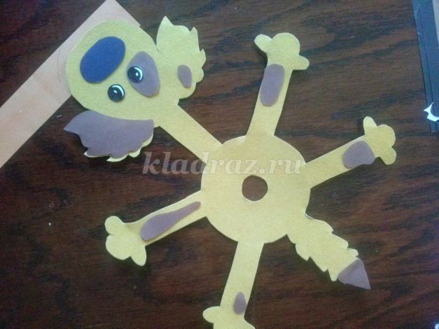 Собачки из помпонов и бумаги