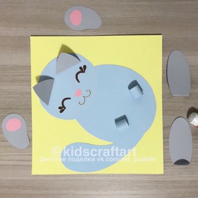 Котёнок с клубком Котёнок с клубком