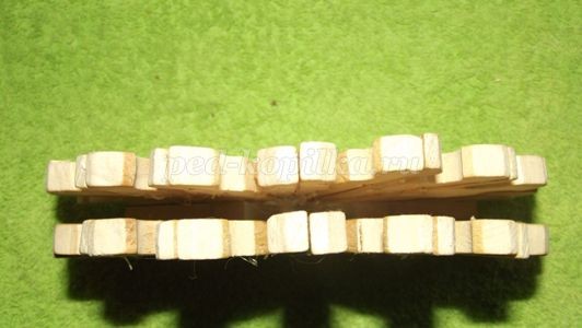 Салфетница из прищепок детскими руками: часть 2