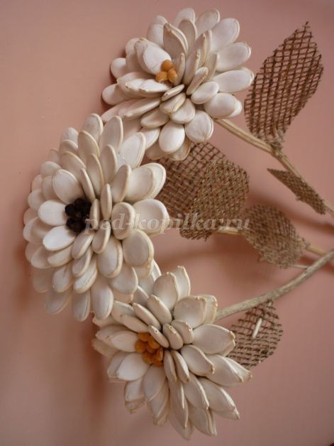 Цветы из тыквенных семечек детскими руками: мастер-класс Цветы из тыквенных семечек детскими руками: мастер-класс