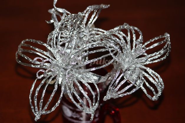 Букет из лилий из фольги детскими руками: часть 2