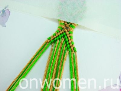 Плетеная фенечка с ромбиками