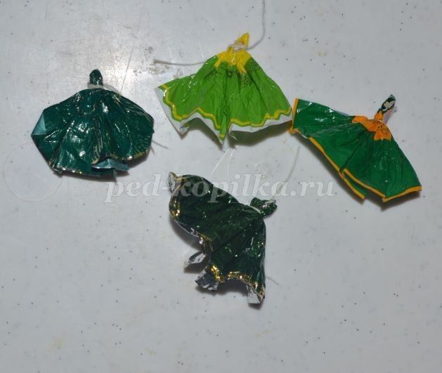 ​Ёлка из фантиков: часть 1