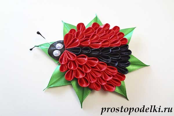 Божья коровка в технике канзаши