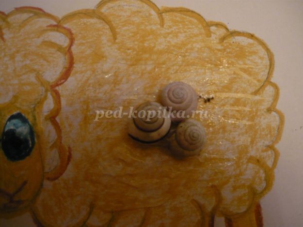 Аппликация "Овечка" из природного материала: часть 2