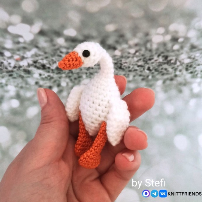 Крохотуля гусёнок