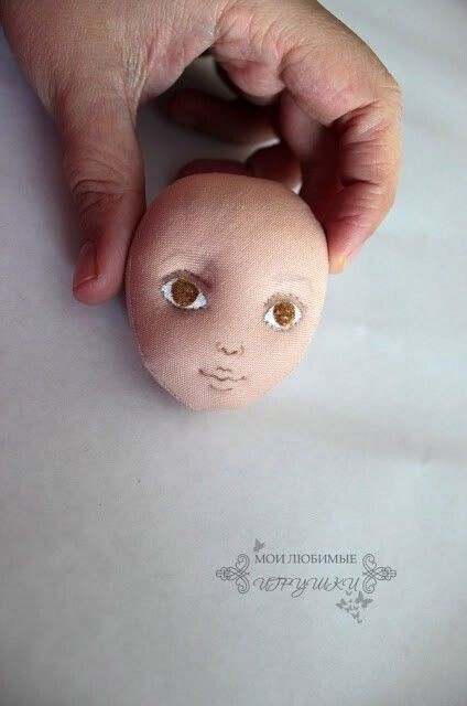 Рисуем и вышиваем куколке лицо