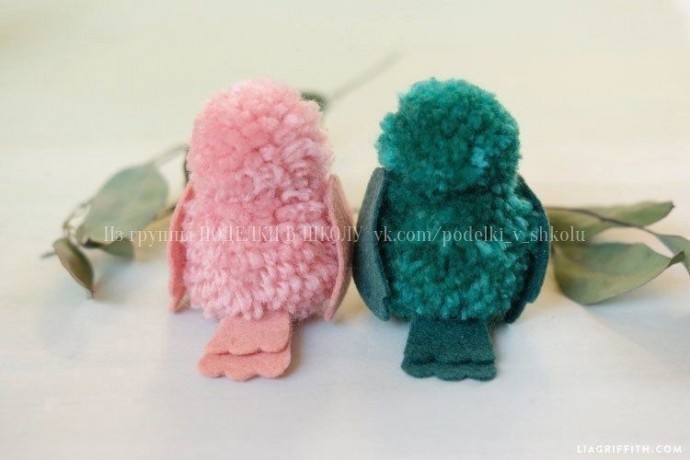 Птички из помпонов Птички из помпонов