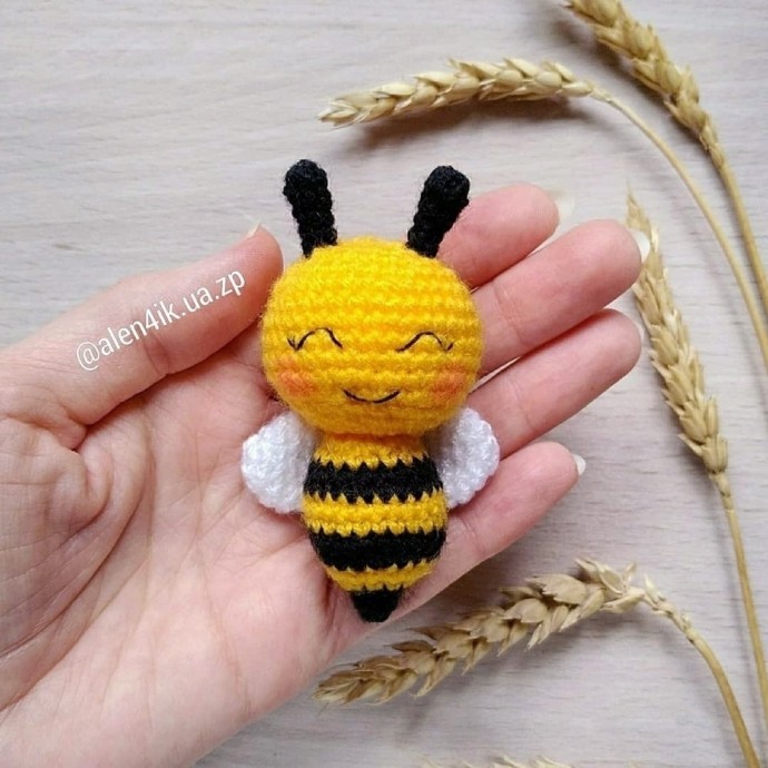 Пчёлка из пряжи