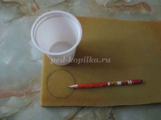 Ромашки из бросового материала детскими руками: часть 2