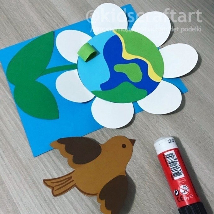 ​Аппликация "Земля-цветок"