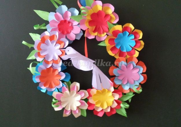 Весенний венок из бумаги детскими руками: часть 3 Весенний венок из бумаги детскими руками: часть 3