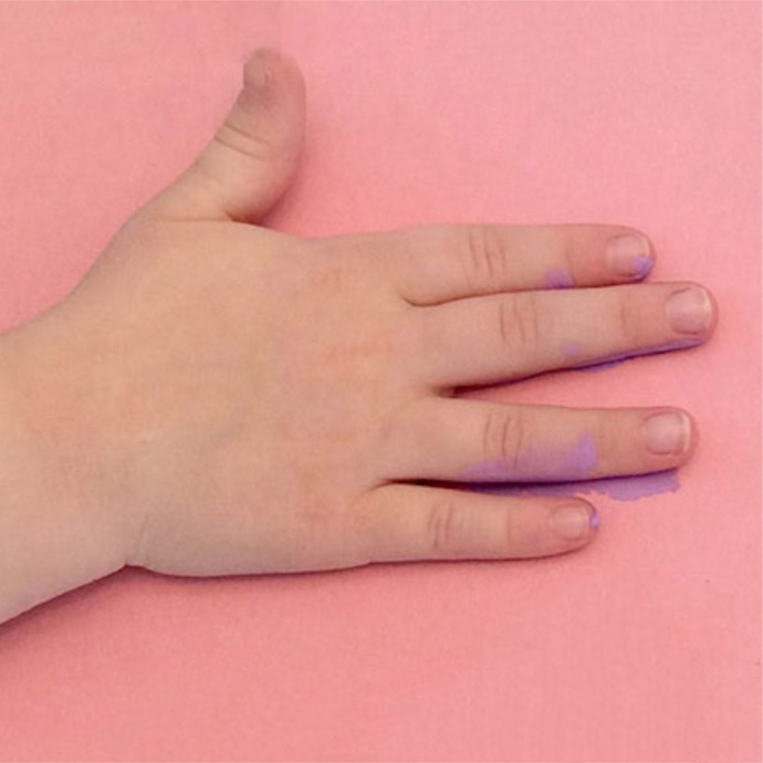 Рисуем с малышами зайчика ладошками