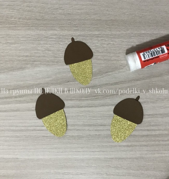 Осенняя открытка с желудями Осенняя открытка с желудями