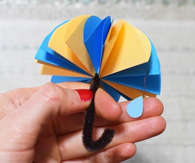 Делаем миниатюрный зонтик из бумаги