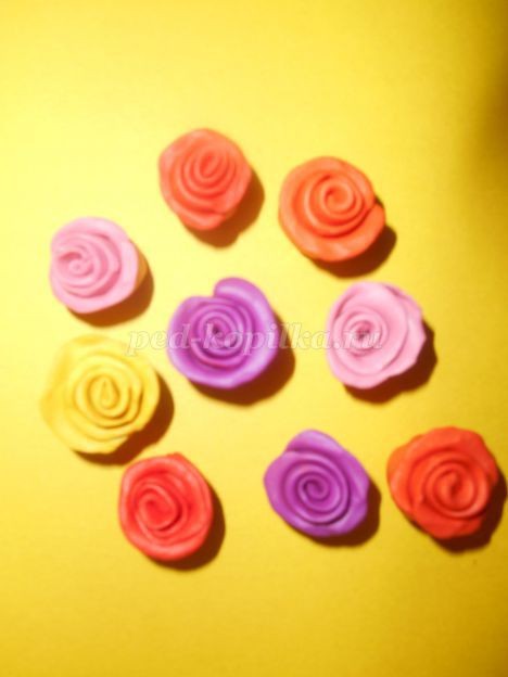 Пластилинография на цветном картоне