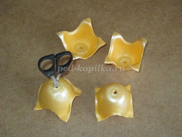 Тюльпаны из яичных ячеек своими руками: мастер-класс, часть 1 Тюльпаны из яичных ячеек своими руками: мастер-класс, часть 1