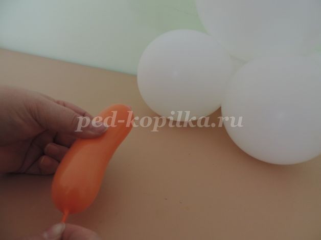 Мастер-класс по моделированию из воздушных шариков снеговика: часть 5