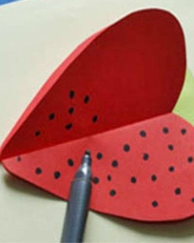 Объемная клубника из цветной бумаги