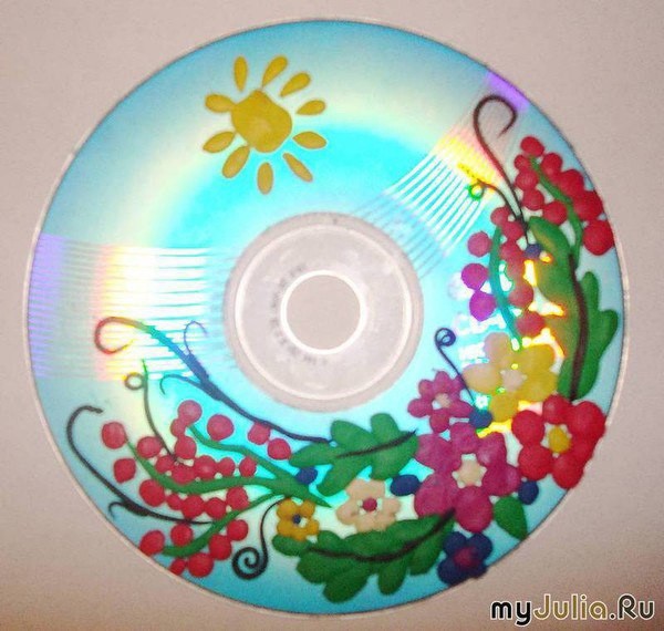 ​Образцы картин из пластилина на CD-дисках
