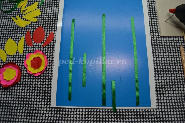 Открыточка с цветами и лентами маме на 8 Марта: часть 3 Открыточка с цветами и лентами маме на 8 Марта: часть 3