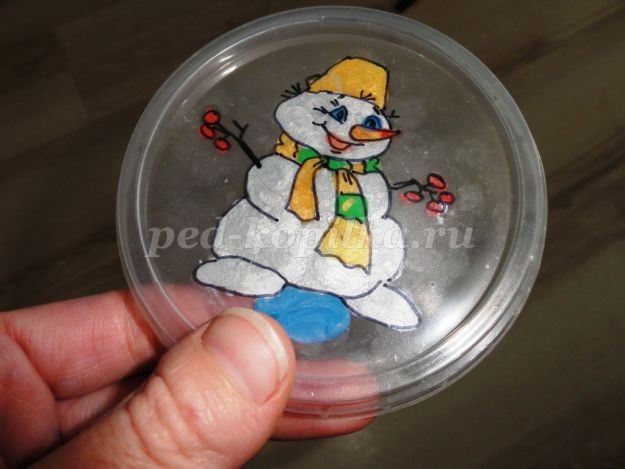 Пластилинография: снеговик в снежинке Пластилинография: снеговик в снежинке