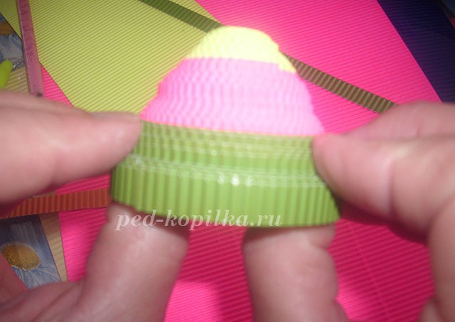 Объёмный квиллинг из гофрированного картона: мастер-класс Объёмный квиллинг из гофрированного картона: мастер-класс