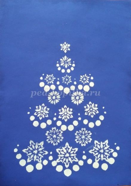 ​Рисуем невероятно красивую ёлочку белую на синем фоне: часть 6