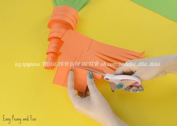 Объемная морковка из цветной бумаги