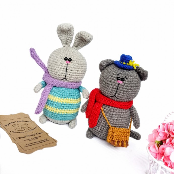 Вязаные зайка и котик