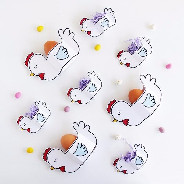 ​Курочка с яичками