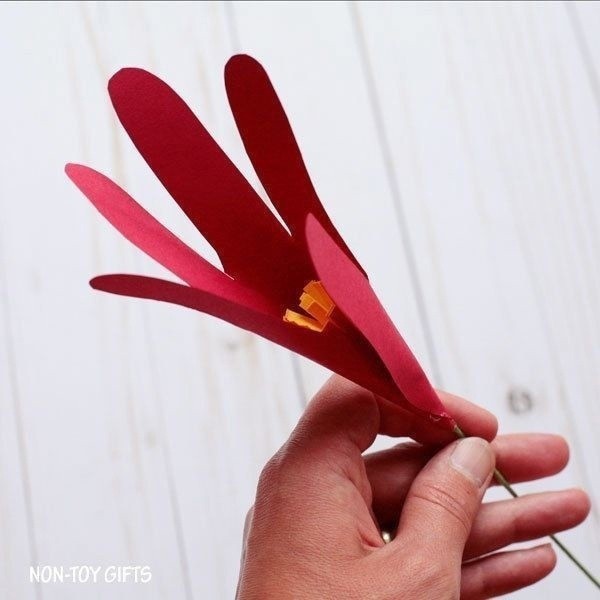 Яркие букетики из цветов-ладошек Яркие букетики из цветов-ладошек